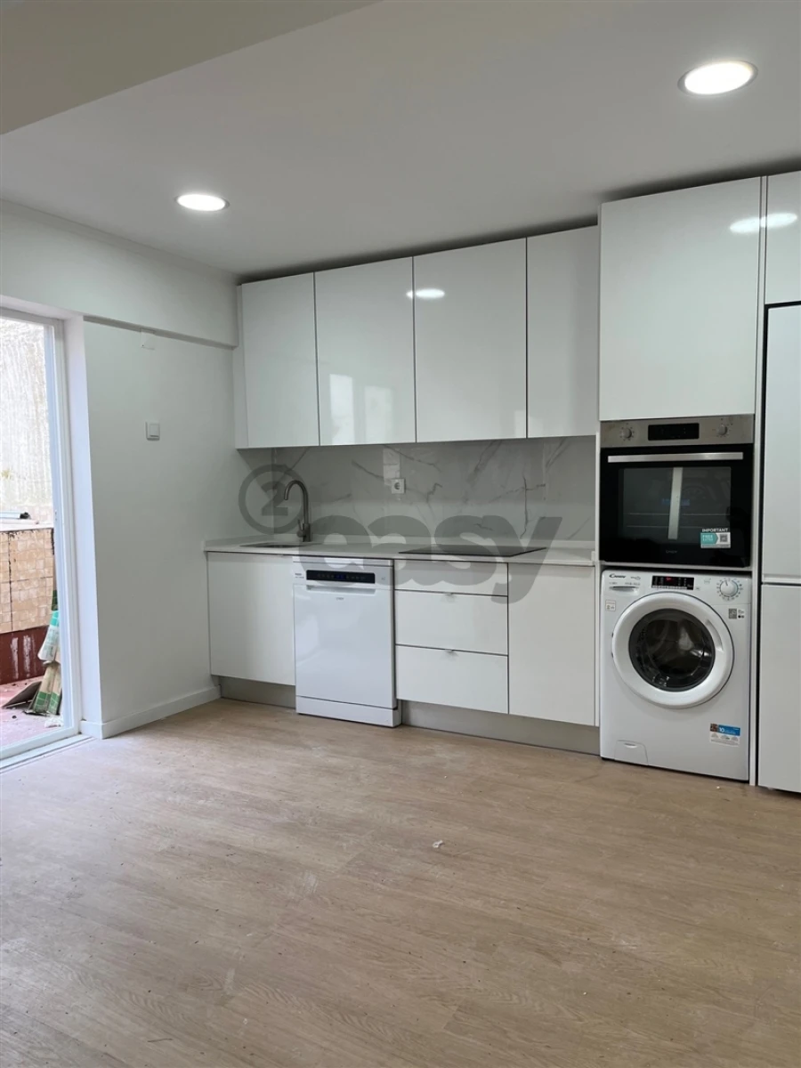 Apartamento T2 para Venda em Venteira Foto 12