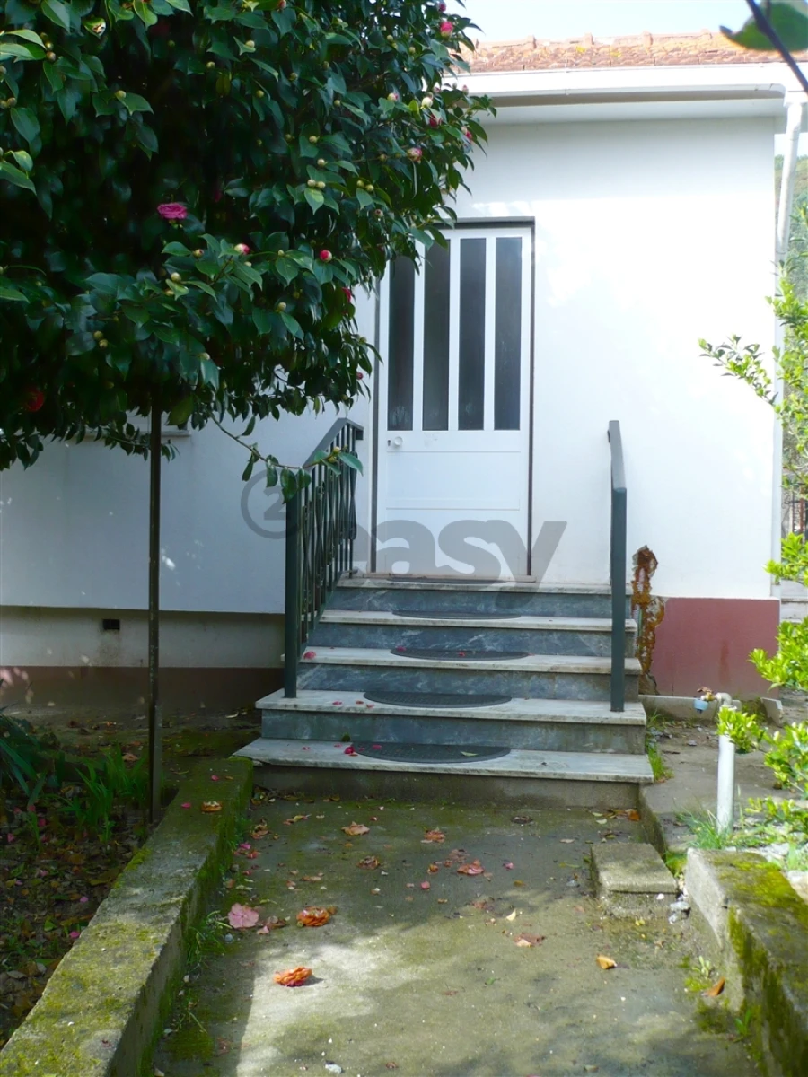 Moradia T2 para Venda em Covas Foto 4