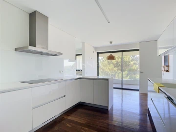 Apartamento T3 para Arrendamento em Aldoar, Foz do Douro e Nevogilde