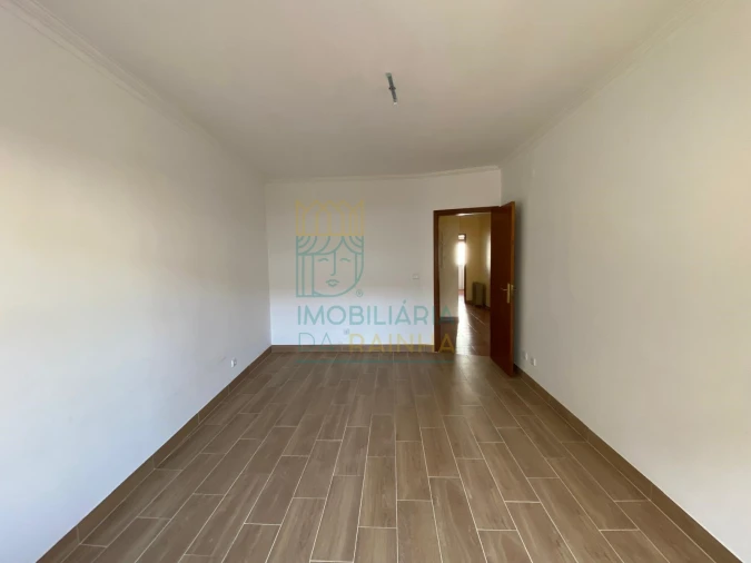 Apartamento T2 para Arrendamento em Nossa Senhora do Pópulo, Coto e São Gregório Foto 2