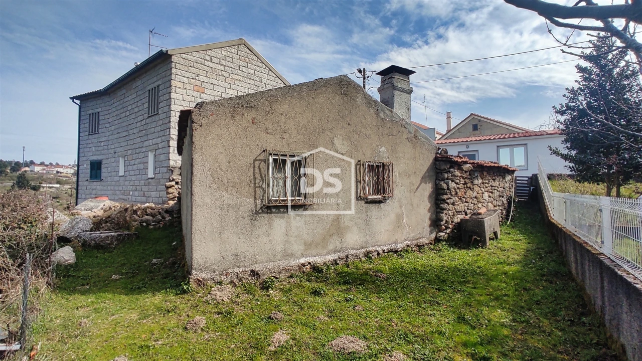 Moradia T2 para Venda em Guarda Foto 1