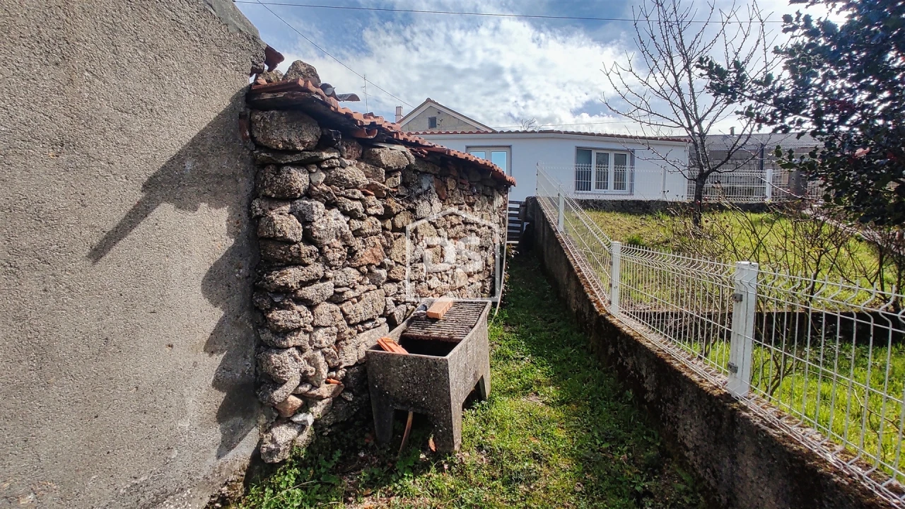 Moradia T2 para Venda em Guarda Foto 2