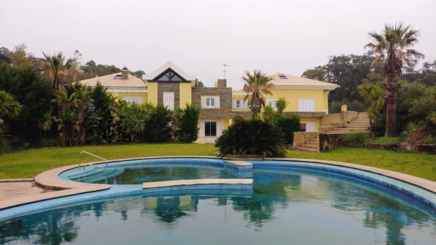 Moradia T7 para Venda em Queluz e Belas