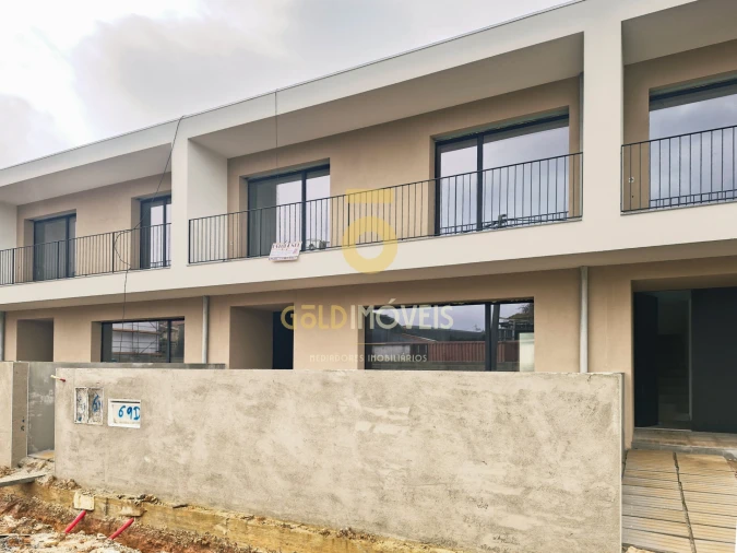 Moradia T3 para Venda em Loureiro Foto 2