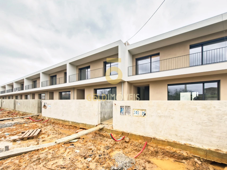 Moradia T3 para Venda em Loureiro Foto 1