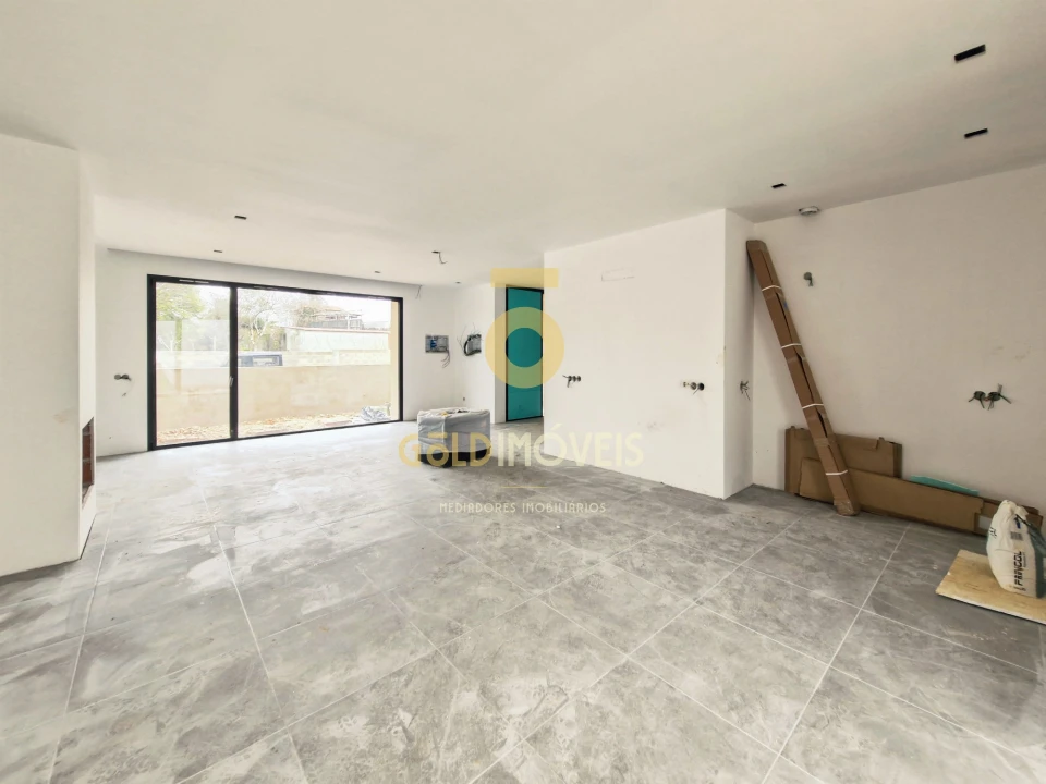 Moradia T3 para Venda em Loureiro Foto 1