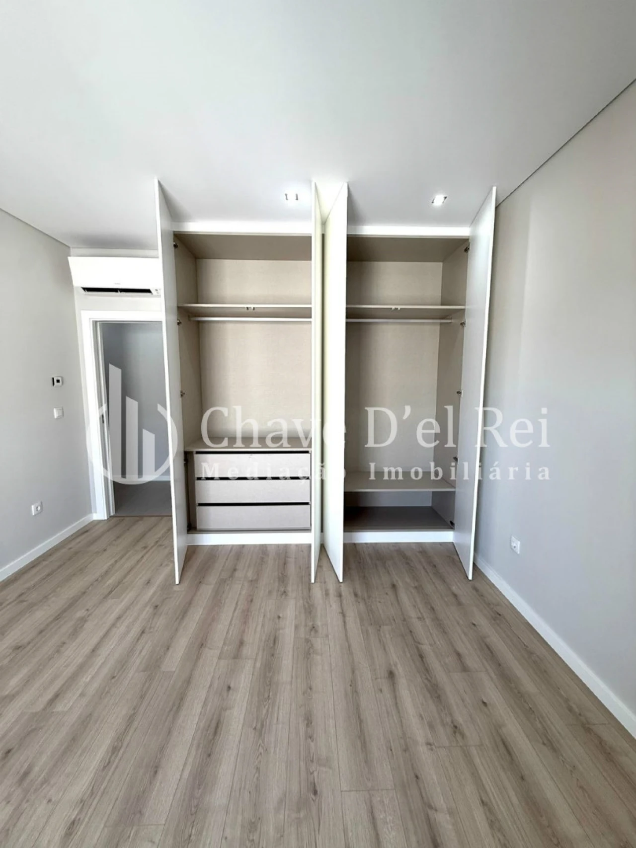 Apartamento T4 para Venda em Repeses e São Salvador Foto 21