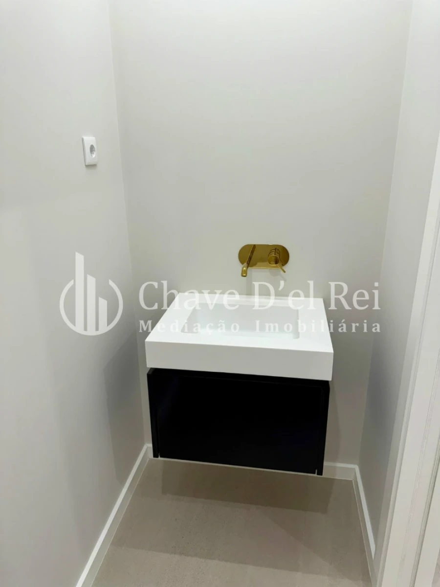 Apartamento T4 para Venda em Repeses e São Salvador Foto 32