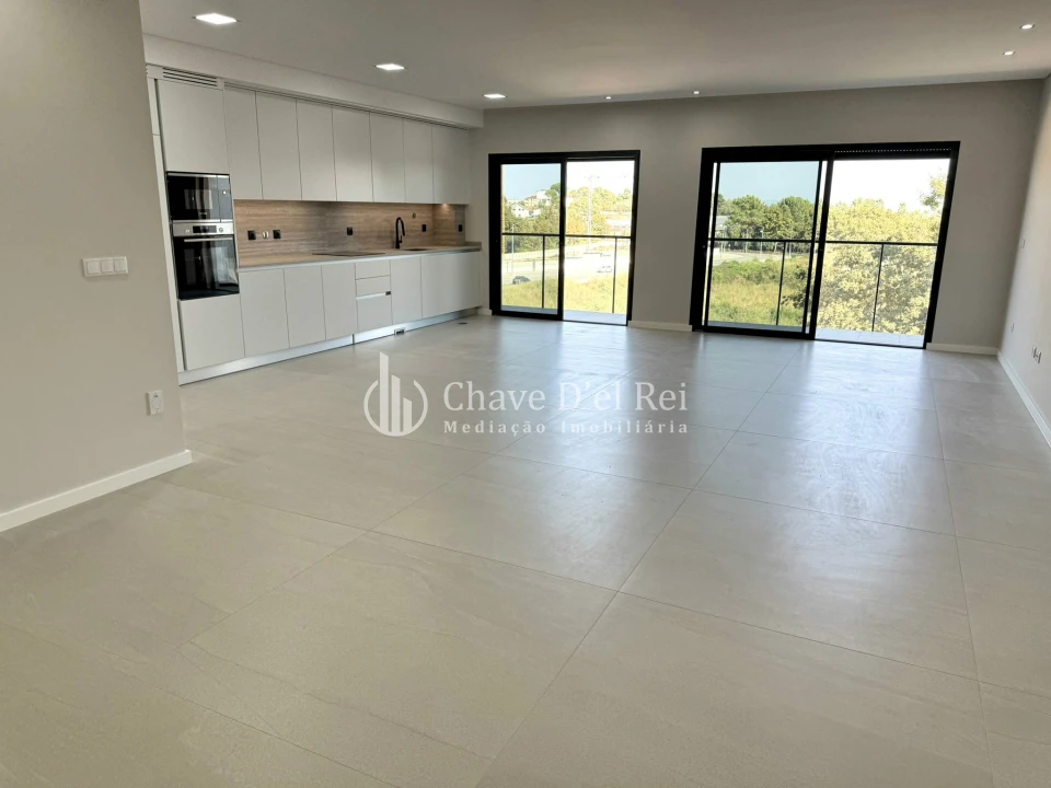 Apartamento T4 para Venda em Repeses e São Salvador Foto 1