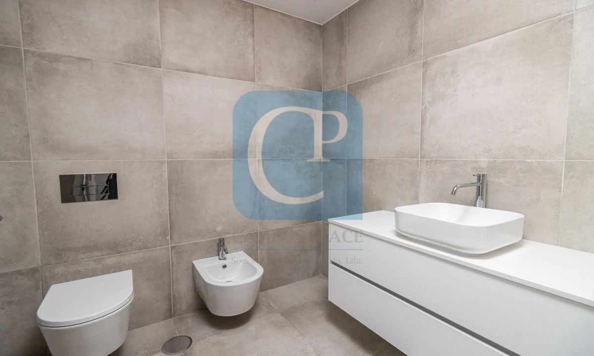 Apartamento T2 para Arrendamento em Paranhos Foto 12