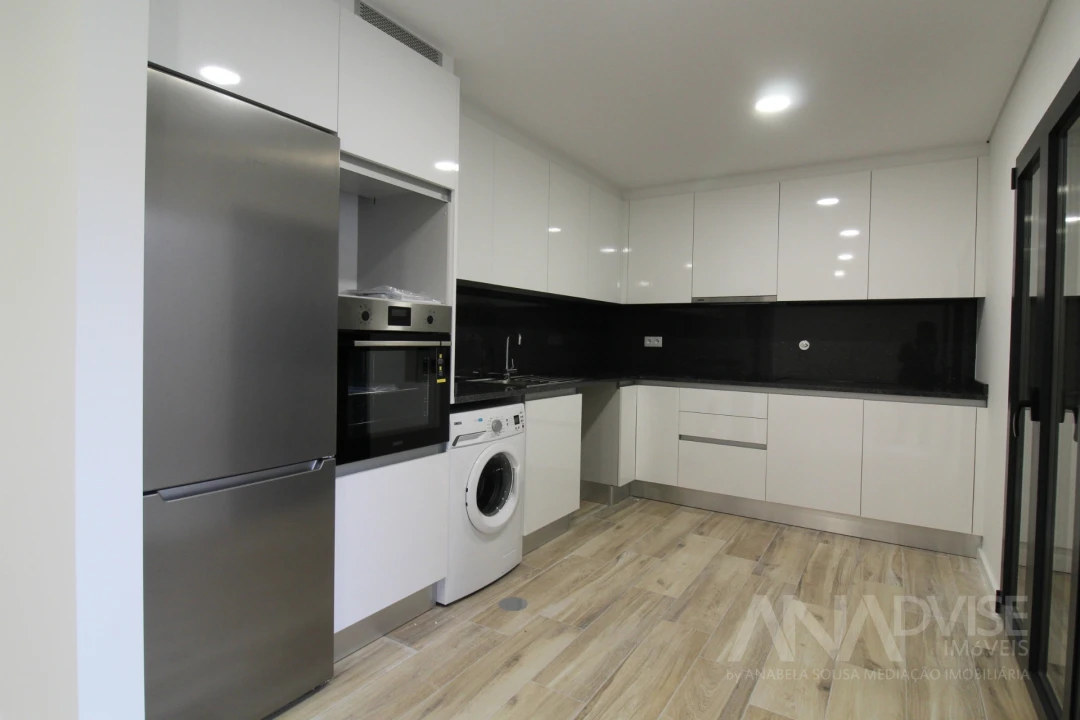 Apartamento T2 para Arrendamento em Ranhados Foto 3