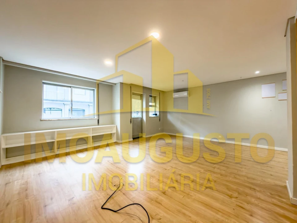 Escritório para Arrendamento em Guarda Foto 3