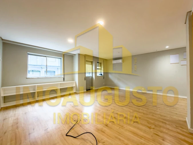 Escritório para Arrendamento em Guarda Foto 3