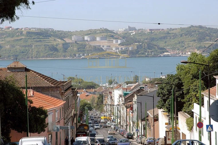 Moradia T9 para Venda em Ajuda