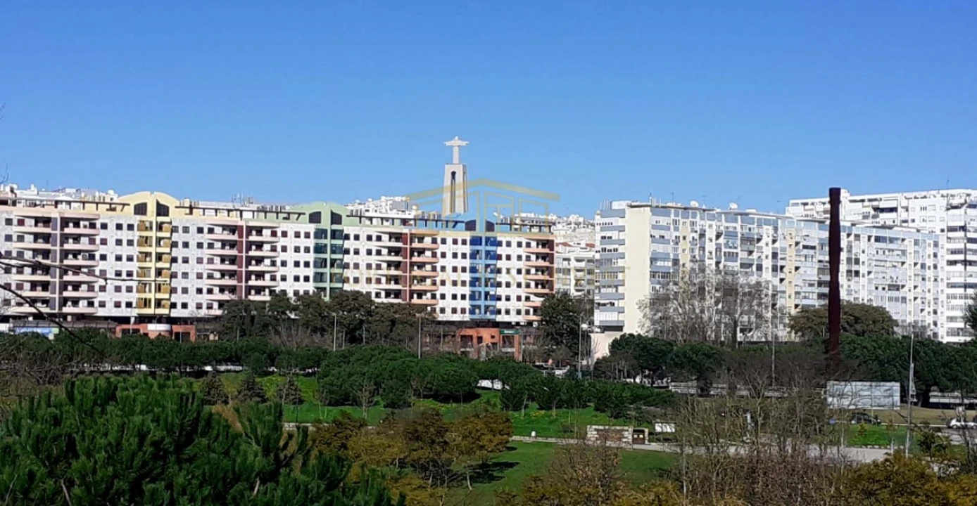 Apartamento T3 para Venda em Laranjeiro e Feijó Foto 2