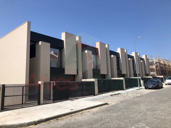 Moradia T3 para Venda em Fânzeres e São Pedro da Cova Foto 3