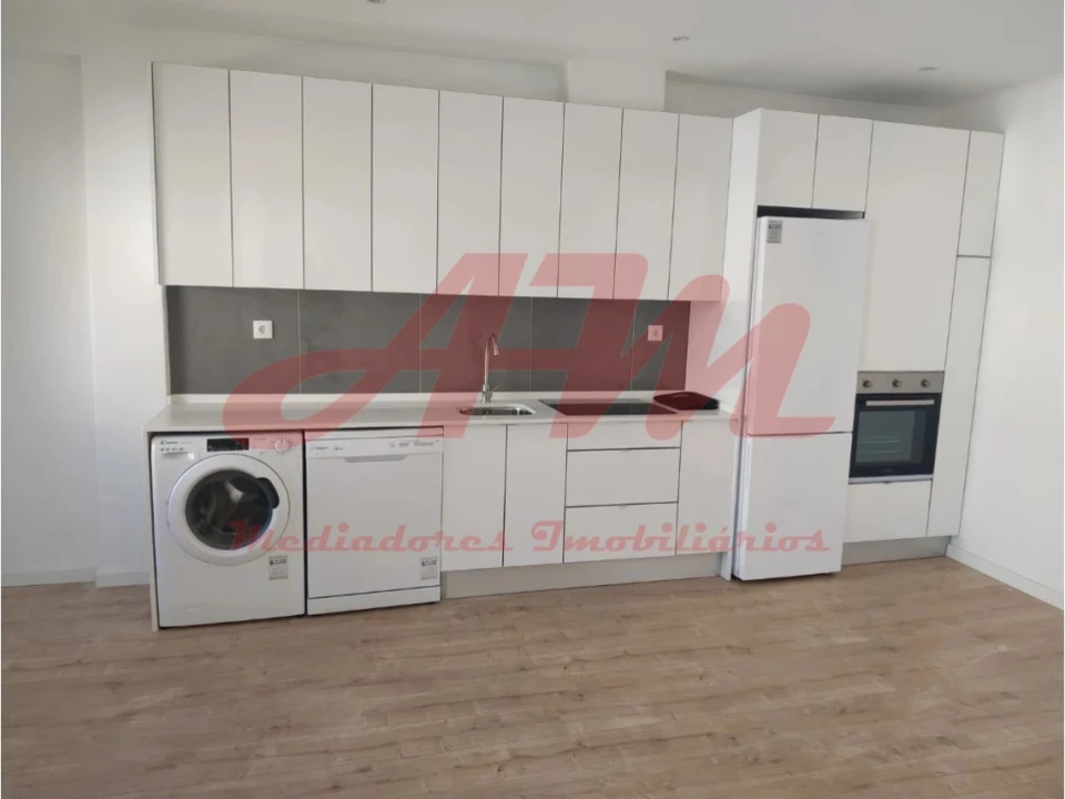 Apartamento T1 para Venda em Águas Livres Foto 1