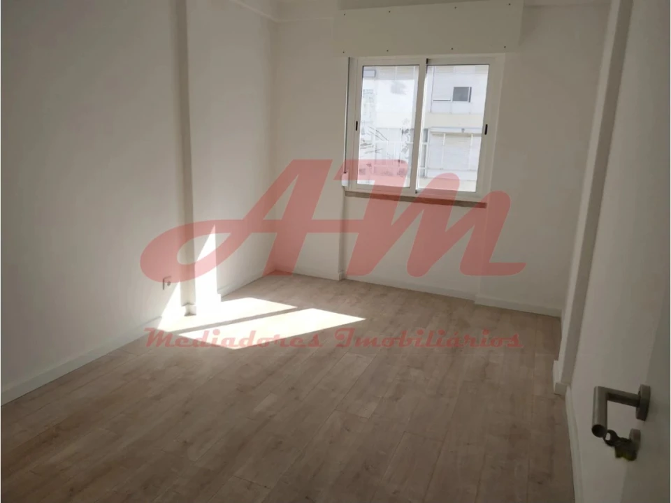 Apartamento T1 para Venda em Águas Livres Foto 6