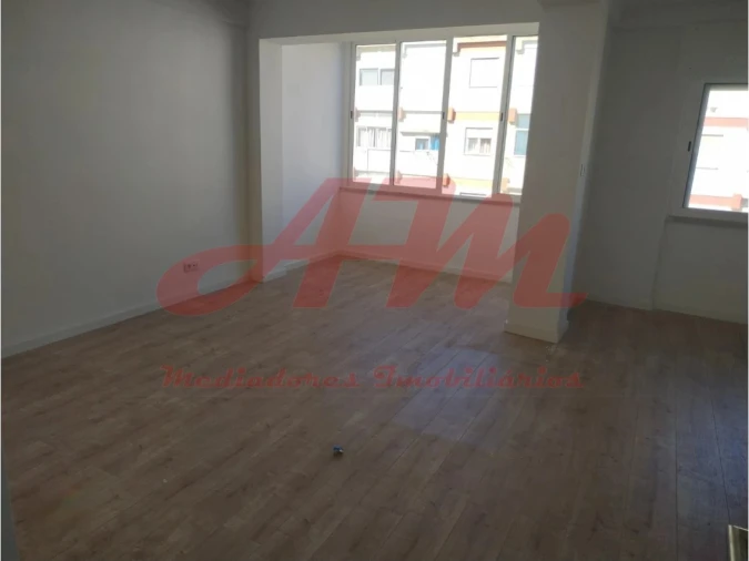 Apartamento T1 para Venda em Águas Livres Foto 2