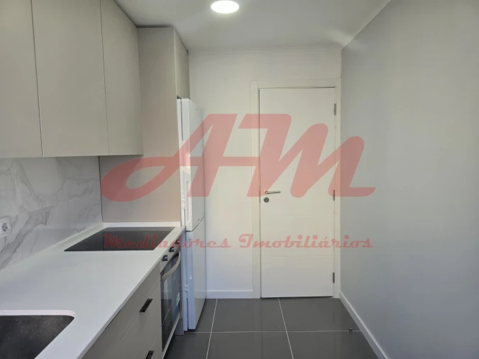 Apartamento T2 para Venda em Águas Livres Foto 3