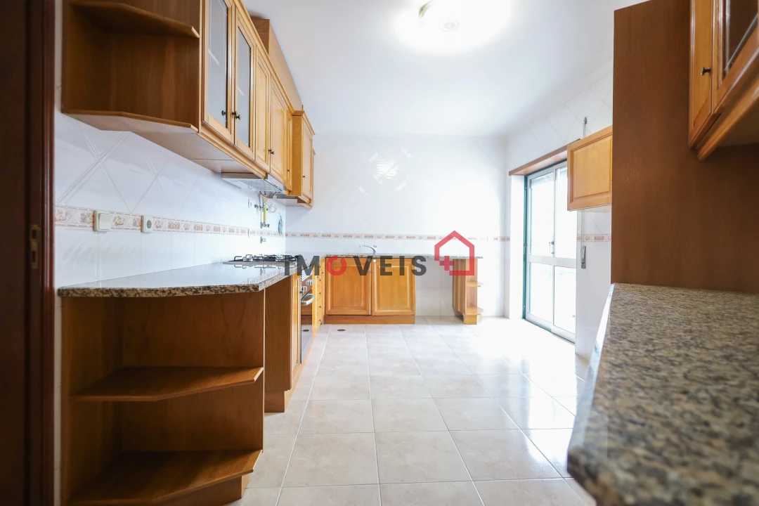 Apartamento T2 para Venda em Marinha Grande Foto 3