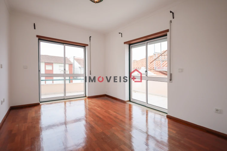 Apartamento T2 para Venda em Marinha Grande Foto 11