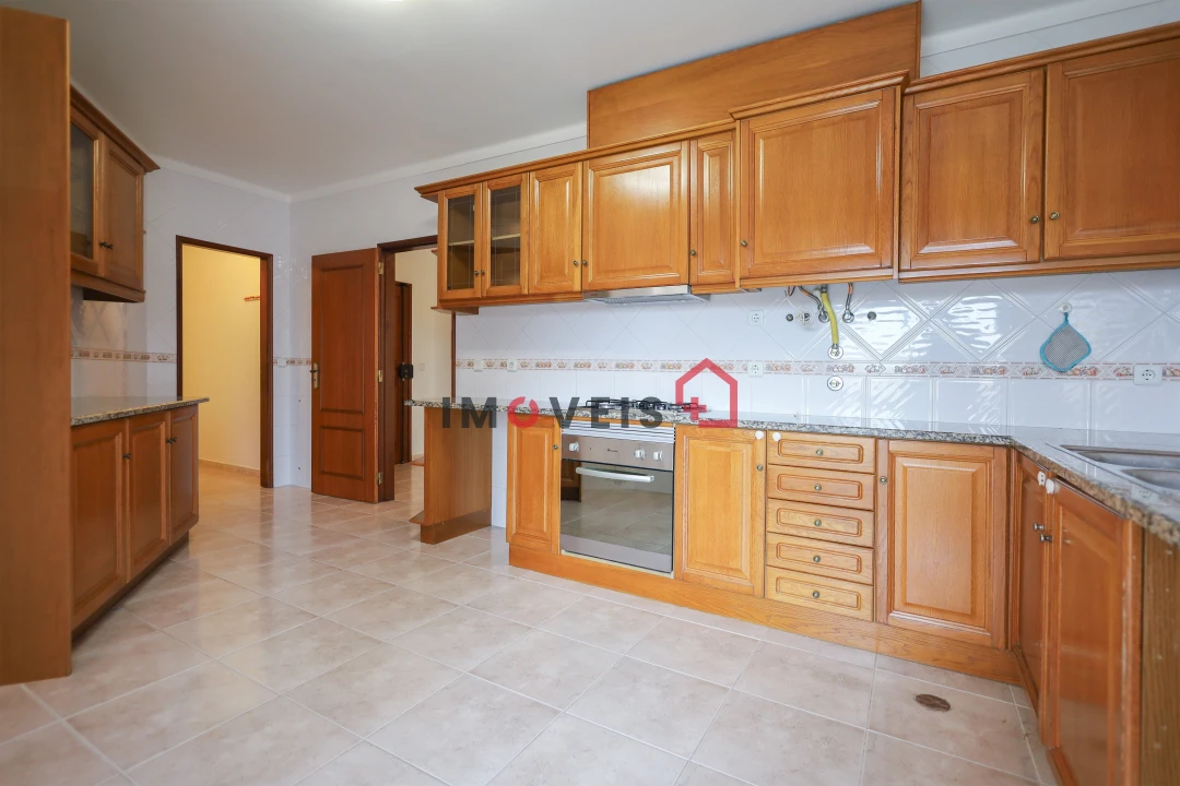 Apartamento T2 para Venda em Marinha Grande Foto 4