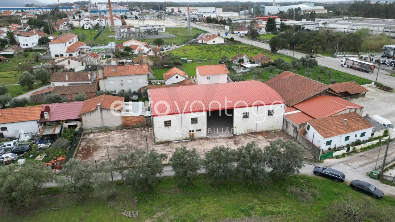 Armazém para Venda em Calvaria de Cima Foto 17