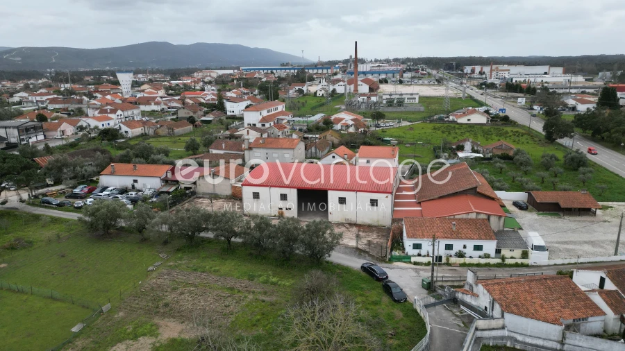Armazém para Venda em Calvaria de Cima Foto 20