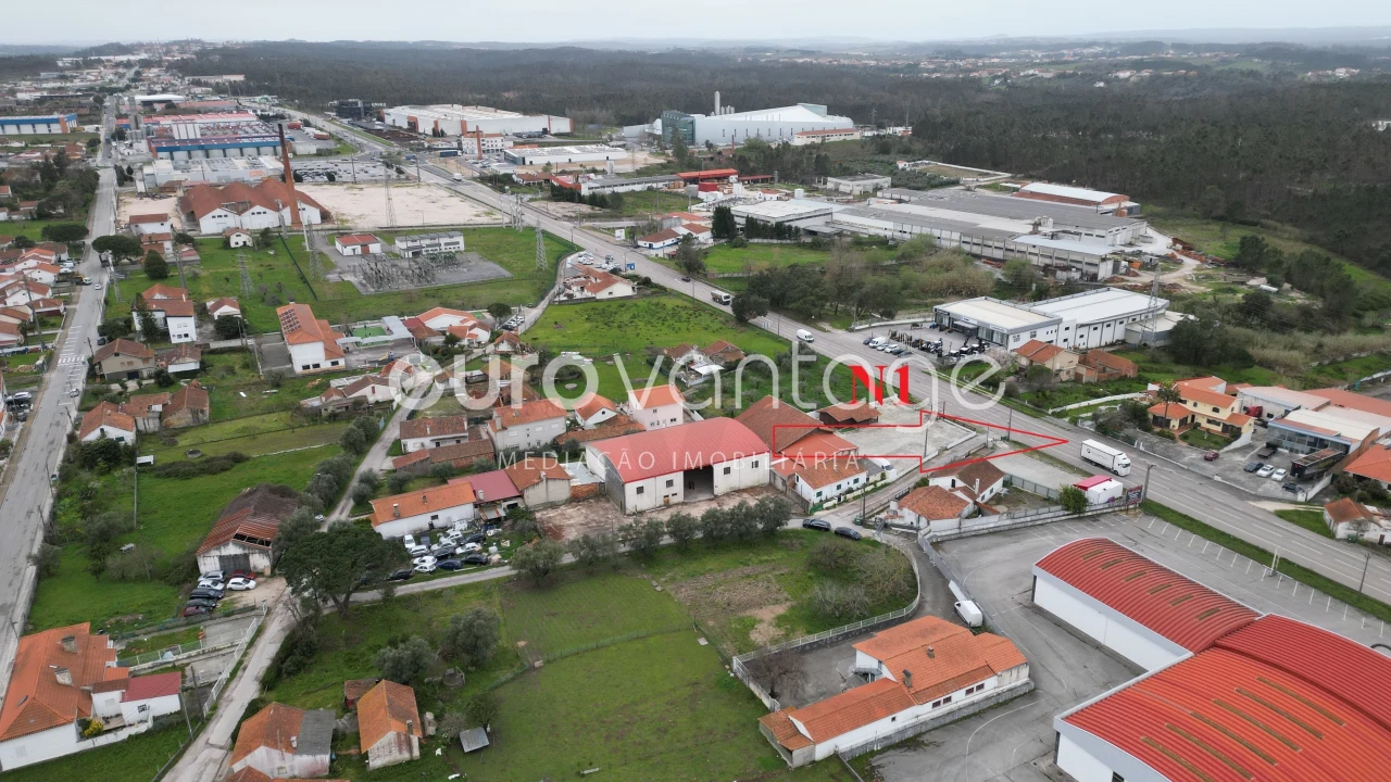 Armazém para Venda em Calvaria de Cima Foto 2