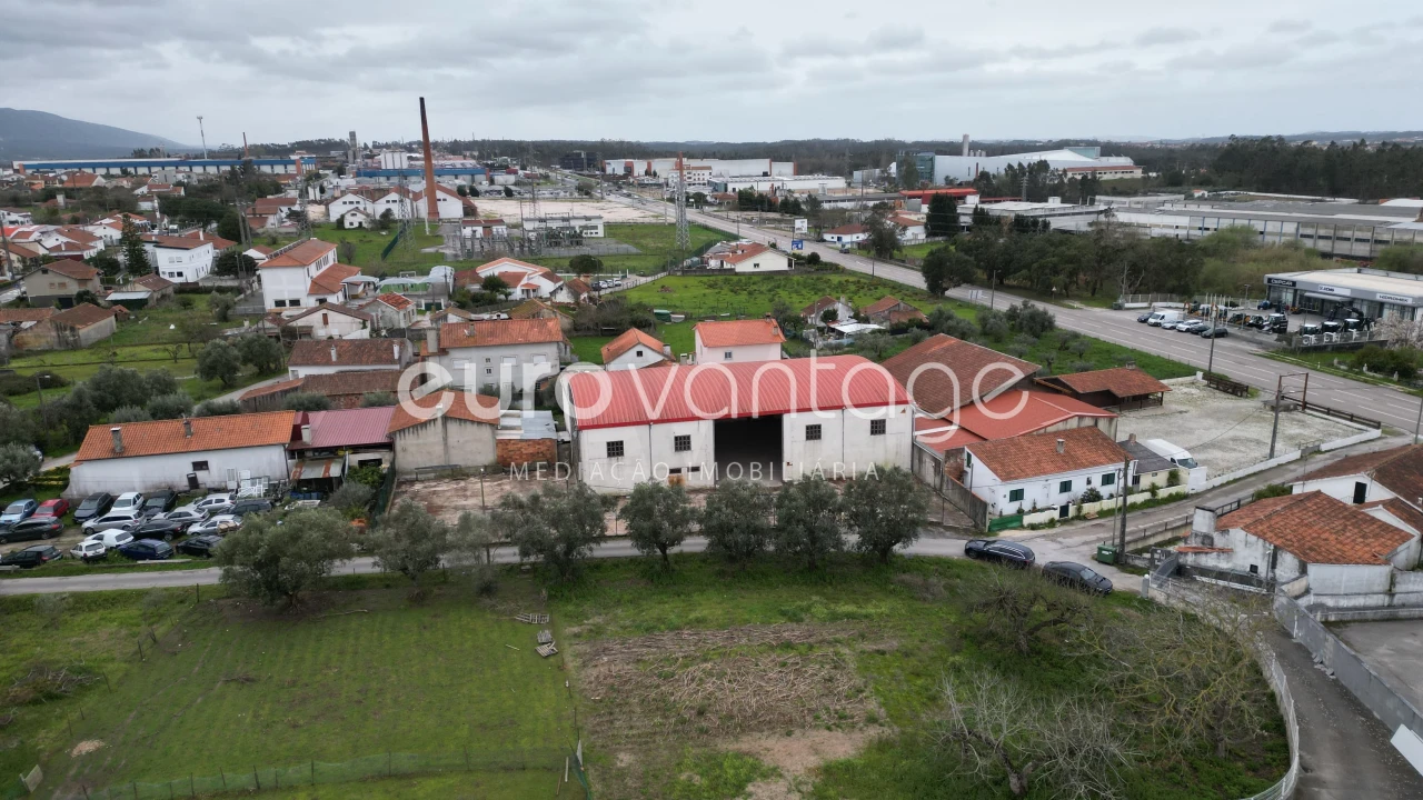 Armazém para Venda em Calvaria de Cima Foto 19