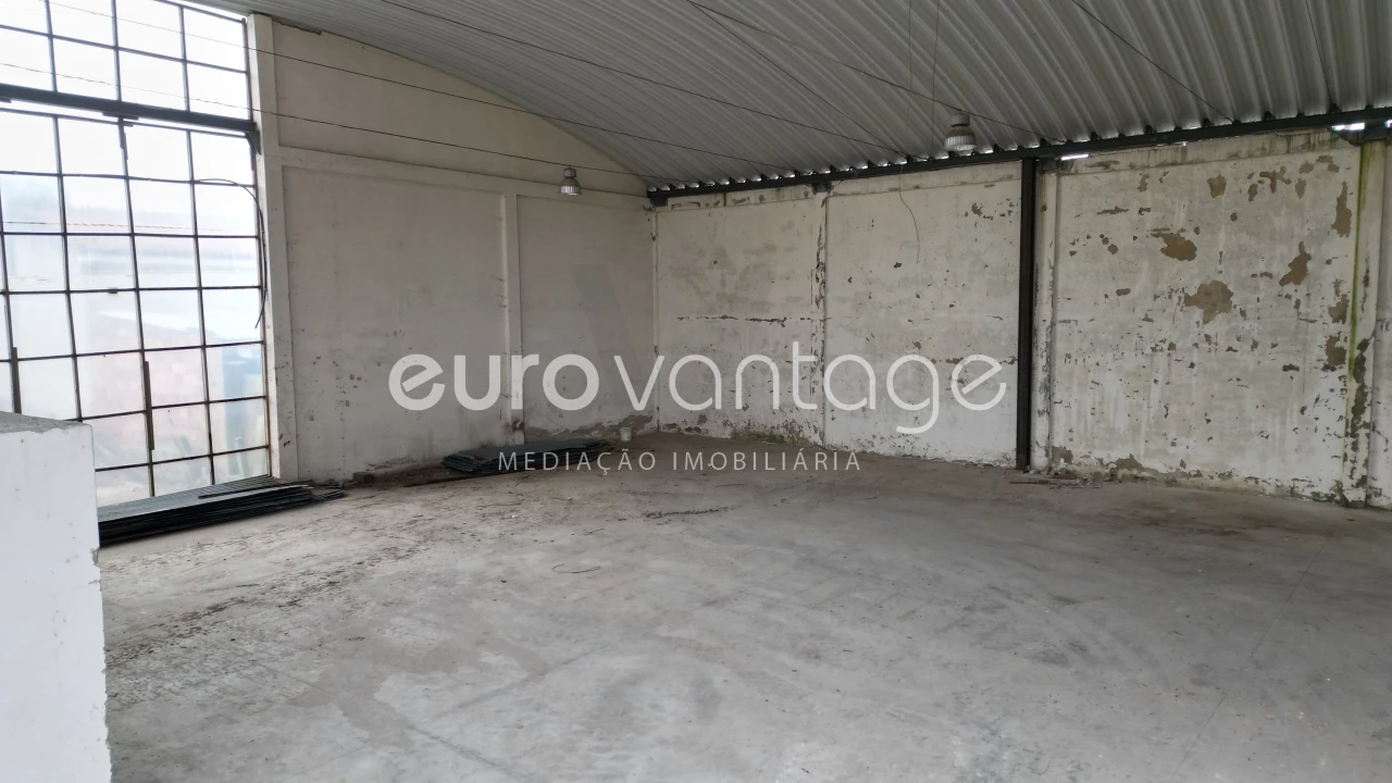 Armazém para Venda em Calvaria de Cima Foto 7