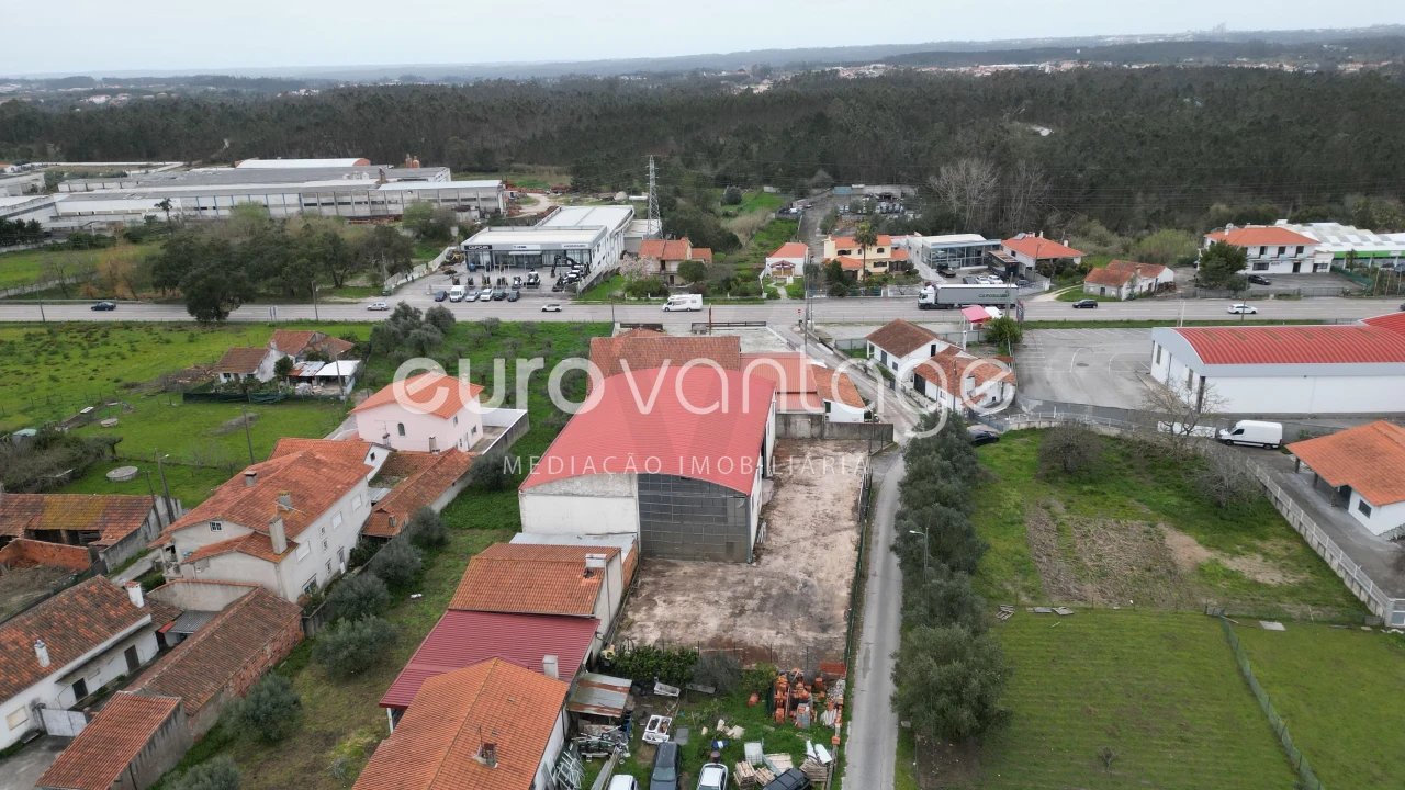 Armazém para Venda em Calvaria de Cima Foto 14