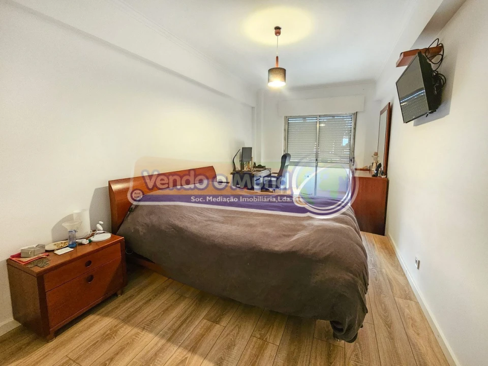 Apartamento T2 para Venda em Rio de Mouro Foto 11