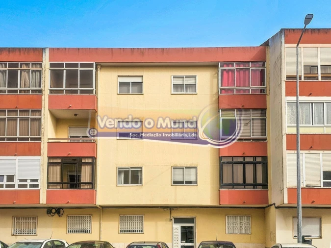Apartamento T2 para Venda em Rio de Mouro Foto 17