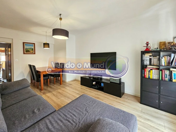 Apartamento T2 para Venda em Rio de Mouro Foto 7