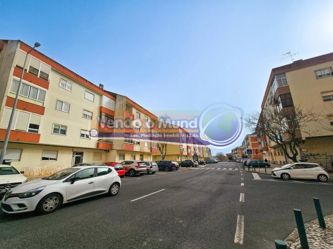 Apartamento T2 para Venda em Rio de Mouro Foto 18