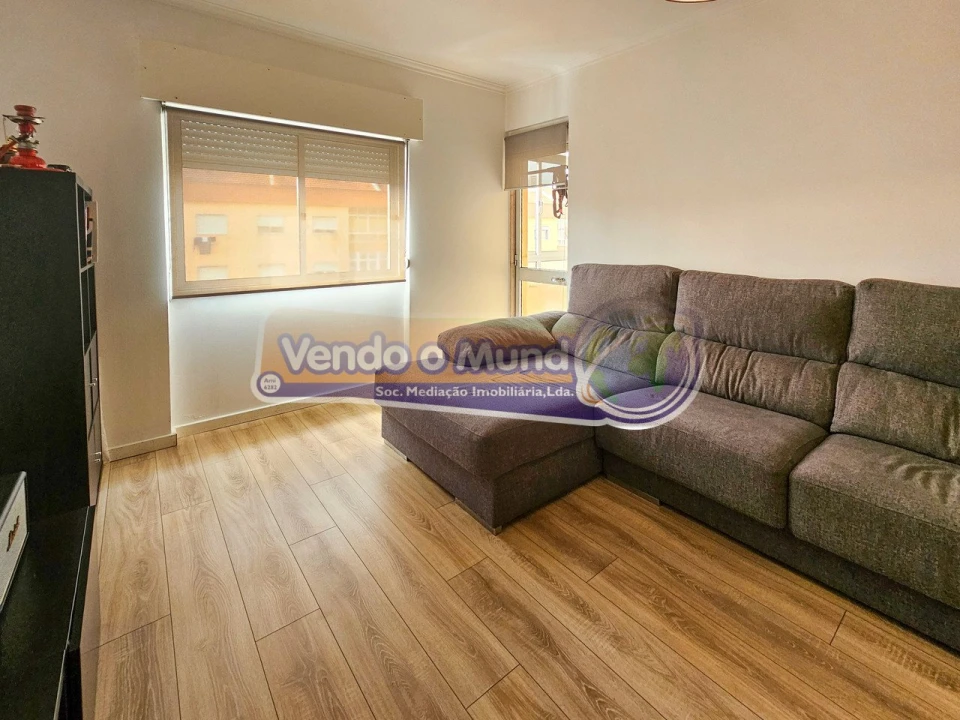 Apartamento T2 para Venda em Rio de Mouro Foto 5