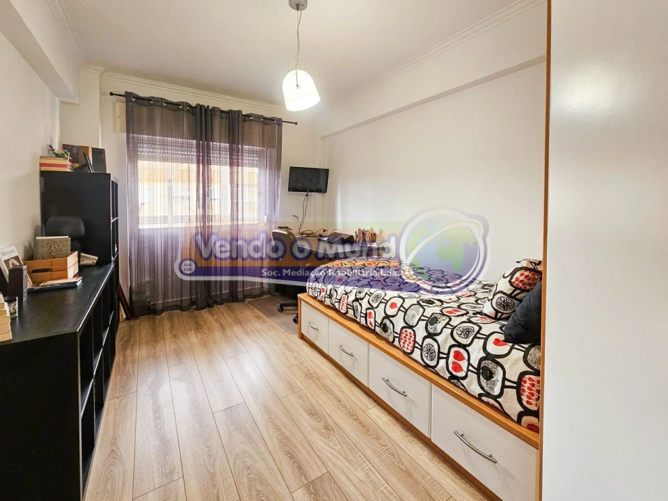 Apartamento T2 para Venda em Rio de Mouro Foto 15