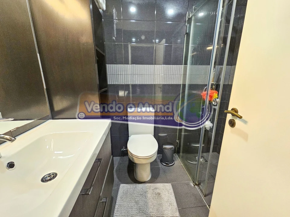 Apartamento T2 para Venda em Rio de Mouro Foto 10