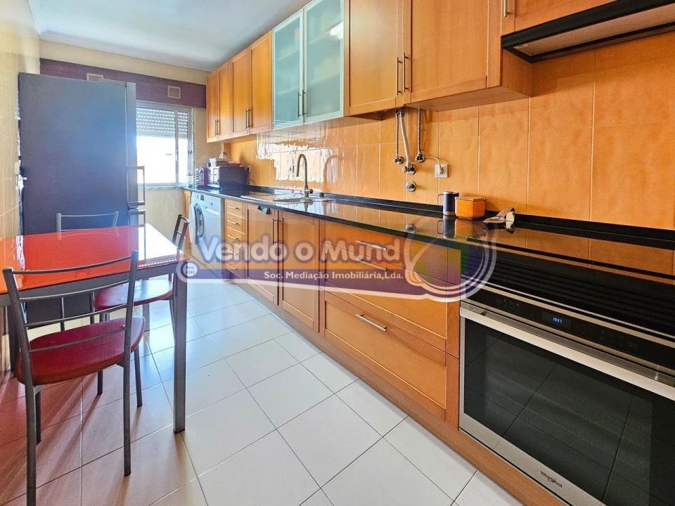 Apartamento T2 para Venda em Rio de Mouro Foto 1