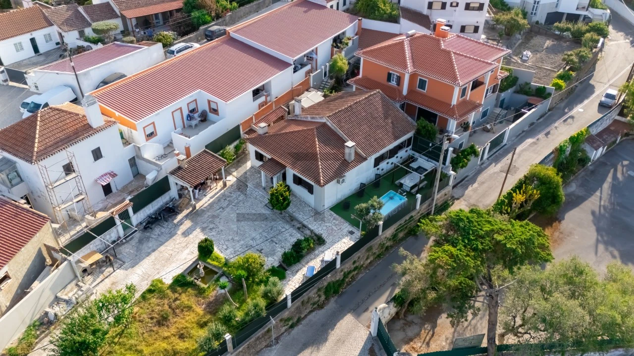 Moradia T3 para Venda em Rio de Mouro Foto 1