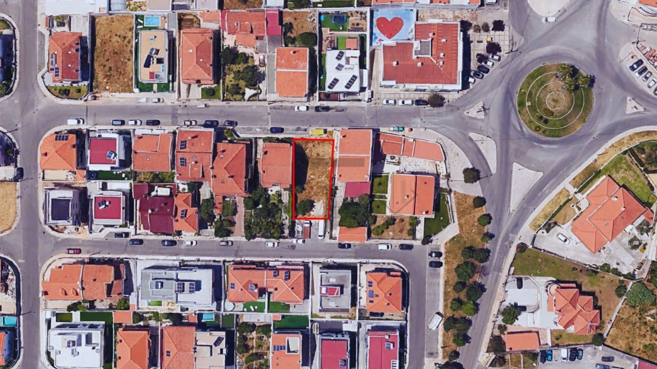 Terreno para Venda em Pontinha e Famões Foto 3