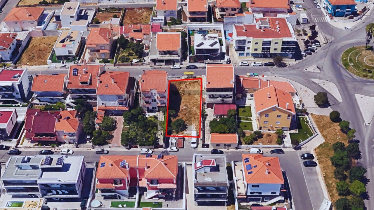 Terreno para Venda em Pontinha e Famões Foto 4