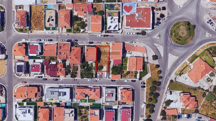 Terreno para Venda em Pontinha e Famões Foto 3