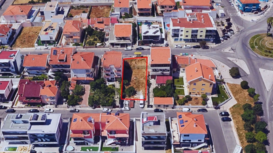 Terreno para Venda em Pontinha e Famões Foto 4