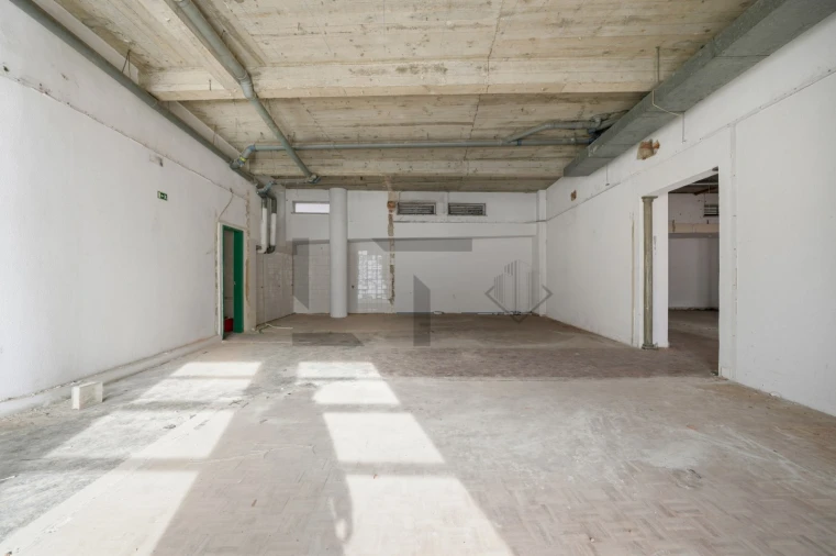 Loja para Arrendamento em Algés, Linda-A-Velha e Cruz Quebrada-Dafundo Foto 10