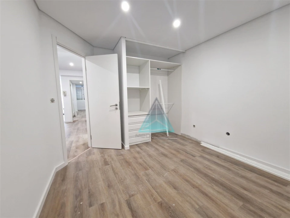 Apartamento T2 para Venda em Amora Foto 7