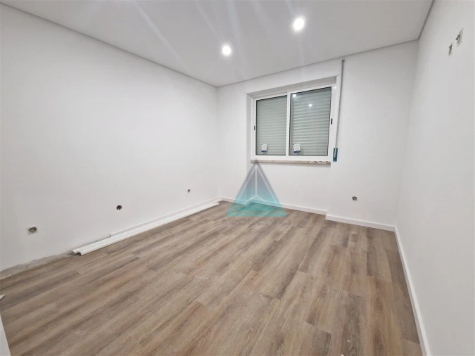 Apartamento T2 para Venda em Amora Foto 6