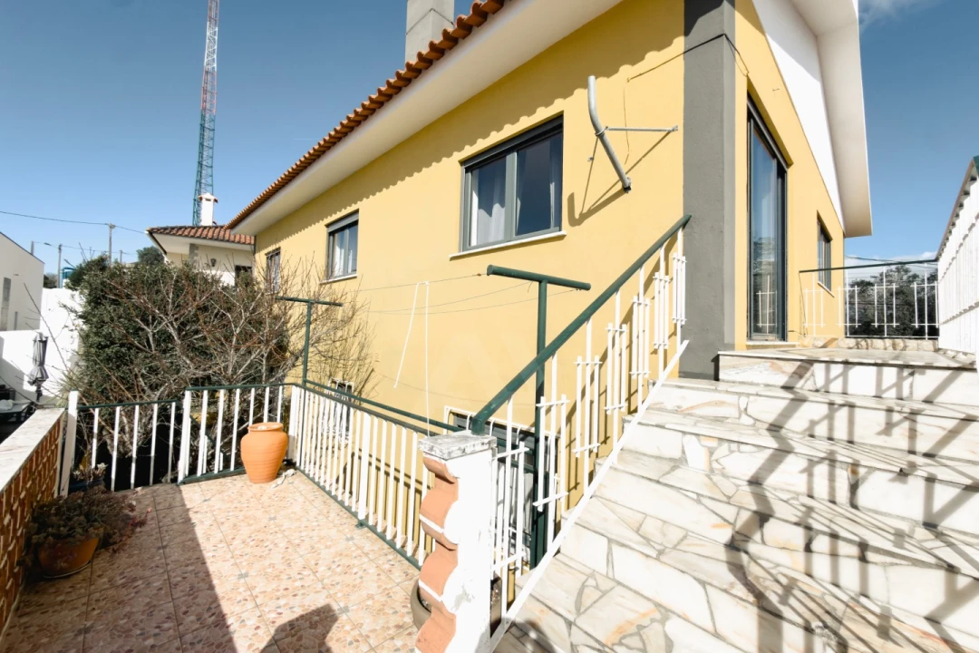 Moradia T4 para Venda em Alcabideche Foto 3